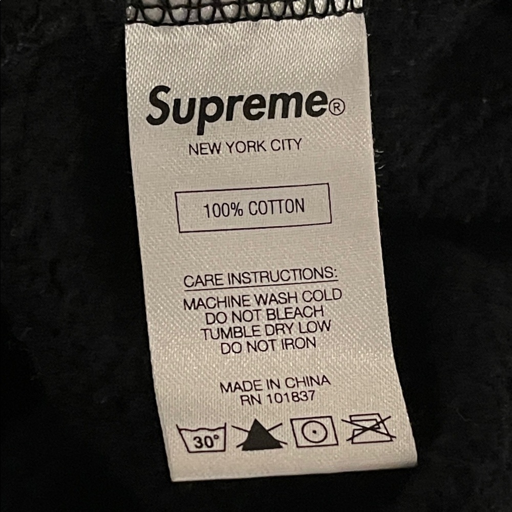 Supreme Sweatshirt - Picture 9 of 9